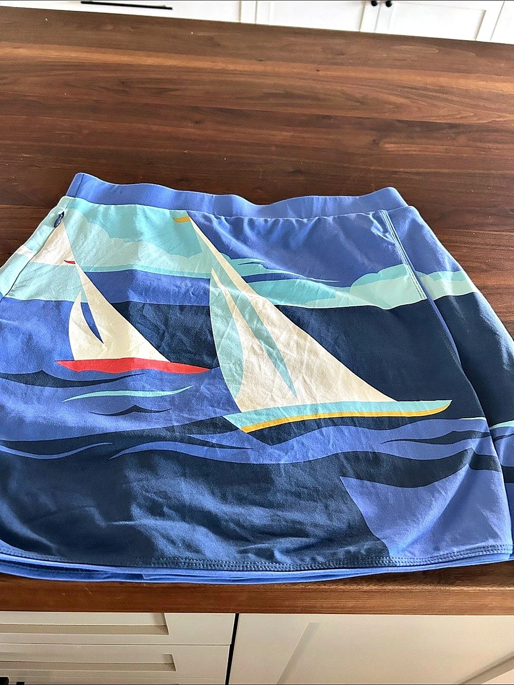 J.McLaughlin Skort
Abstract Print Shorts in Blue & Aqua Size Small Like New
